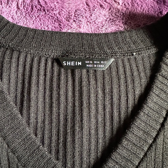 ❌SOLD❌ SHEIN CROP TOP - Picture 2 of 2